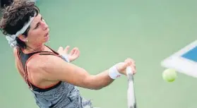  ?? FOTO: EFE ?? Carla Suárez superó a Shuai Zhang en la 2ª ronda del WTA sobre pista dura de Dubai