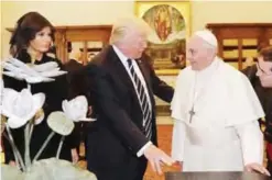  ?? — AP ?? VATICAN CITY: Pope Francis meets US President Donald Trump and First Lady Melania Trump in a private audience at the Vatican yesterday.