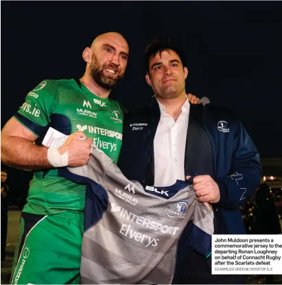  ?? DIARMUID GREENE/SPORTSFILE ?? John Muldoon presents a commemorat­ive jersey to the departing Ronan Loughney on behalf of Connacht Rugby after the Scarlets defeat