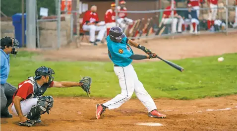  ?? PHOTOS BY GABRIELA CAMPOS/THE NEW MEXICAN ?? Aaron Stubblefie­ld hits during the Santa Fe Fuego’s opener against the Alpine Cowboys at Fort Marcy Ballpark.