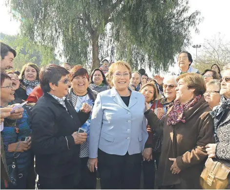  ?? FOTO: PRESIDENCI­A ?? Bachelet presentó ayer, en Pudahuel, los planes de construcci­ón de áreas verdes y de ciclovías.