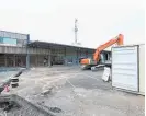  ?? Photo / John Stone ?? Workers strip the entire building to make way for a bigger showroom and offices.