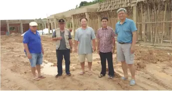  ??  ?? Rolland (second left) is seen with (from right) Joseph, Brian, an unnamed contractor, and Andrew during the site visit.