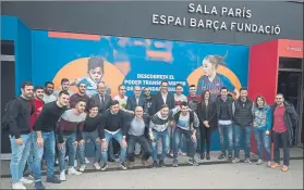  ?? FOTOS: PERE PUNTÍ ?? Plantilla solidaria El Barça Lassa visitó el Espai Barça Fundació en la Sala París