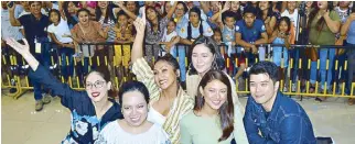  ??  ?? Onanay stars Jo Berry, Mikee Quintos, Kate Valdez, Rochelle Pangilinan, Vaness del Moral and Enrico Cuenca take time out from their busy schedules for a Kapuso Fiesta Mall Show at Gaisano Grand Mall-Davao