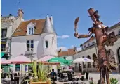  ??  ?? Le Café du théâtre, à Mortagne-au-Perche, dans l’Orne.