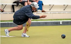  ?? PHOTOS: BRODY DOLAN/STUFF ?? Papakura’s Marg Davies held her nerve to ensure victory for her side.