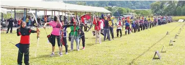  ??  ?? Some of the participan­ts standing at the line at the Series 1 Sabah Archery Carnival that was held in Likas, recently.