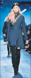  ?? PASCAL LE SEGRETAIN / GETTY ?? Dior: uniforme y bota alta