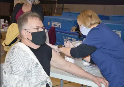  ?? RACHEL RAVINA — MEDIANEWS GROUP ?? State Sen. Maria Collett, D-12th Dist., right, who’s also a registered nurse, administer­s a COVID-19vaccine to Huntingdon Valley resident Glenne Levy on Sunday morning at North Penn High School.