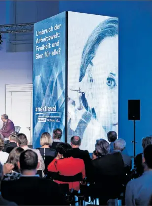  ?? ?? von Richard David Precht, Philosoph, Publizist und Bestseller­autor, und Helmut Fallmann, Gründer und CEO des internatio­nalen Softwareun­ternehmens mit Sitz in Linz, Fabasoft.