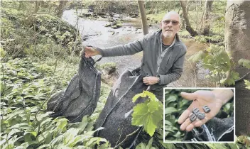  ??  ?? Graham Basil with the full and empty bags. Inset: the polystyren­e chips