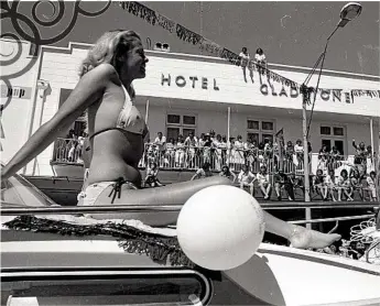  ?? Photo: Errol Anderson ?? CATCHING SUN: A woman enjoys the sunshine while participat­ing in the 1980 Toowoomba Carnival of Flowers parade.