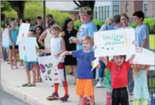  ?? PETE BANNAN — DIGITAL FIRST MEDIA ?? Fresh Air Fund host families welcome their guests from New York City as the bus arrives at the Shipley School in Bryn Mawr Monday.