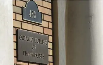  ?? DAN TAEKEMA ?? Esmail Merani and Mark Scanlon are both former presidents of the Ontario College of Pharmacist­s.