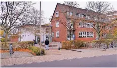  ?? RP-FOTO: ACHIM BLAZY ?? An der Eduard-Dietrich-Schule in Lintorf gibt es Lüftungspr­obleme. Deshalb müssen Schüler in andere Räume ziehen.