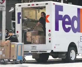  ?? GETTY
IMAGES/ FILES ?? More online shoppers are purchasing larger items formerly shipped by freight, leaving FedEx and UPS facing logistical challenges and growing pains.