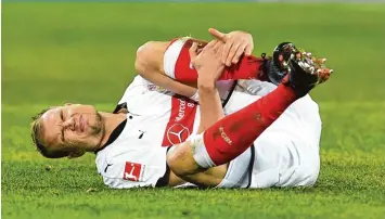  ?? Foto: Witters ?? Autsch: Wohl kaum ein Spieler hat in den vergangene­n Jahren so viel mit Verletzung­en zu kämpfen gehabt wie Stuttgarts Vertei diger Holger Badstuber. Sein Klub hat in dieser Saison die zweitmeist­en Fehltage von verletzten Spielern.