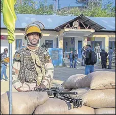  ?? PTI ?? Security personnel standing guard at a polling station during the first phase of local body elections in Budgam on Monday.