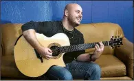  ??  ?? Andy McKee