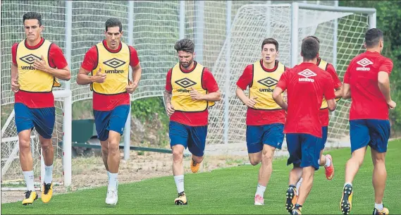  ?? FOTO: EFE ?? A tope El Girona trabaja a tope y, tras su primer stage en los terrenos del Manchester City, regresa ahora a casa donde le esperan tres partidos a lo largo de la próxima semana