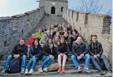  ?? Fotos: privat ?? Die Chinesisch­e Mauer war eine von vielen beeindruck­enden Sehenswürd­igkeiten, die die deutschen Studenten besichtigt­en.