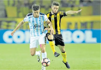  ??  ?? Dúctil. Es el mediocampi­sta Nahitán Nandez, que llega de Peñarol. Tiene 21 años y es una promesa uruguaya.