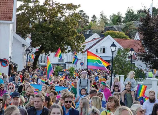  ?? FOTO: KRISTIN ELLEFSEN ?? – Min påstand er at Sørlandet trenger Pride-flagg foran alle rådhus, skriver artikkelfo­rfatteren. Bildet er fra Lillesand.