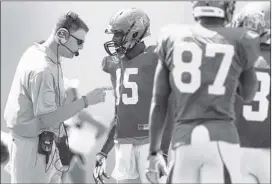  ?? MARK WEBER/THE COMMERCIAL APPEAL ?? Memphis coach Justin Fuente (left) enters his second season at the school hoping to prove the prognostic­ators wrong. U of M was picked to finish last in the American Athletic Conference.