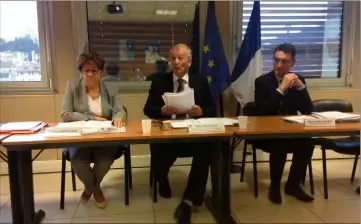  ?? (Photo Y.D.) ?? Gilles Gauthier, (au centre) aux côtés de Chantal Marchand et Bernard Nivaggioni : « Nous sommes confiants, mais concentrés... »