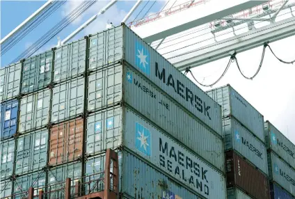  ?? AP FOTO / PATRICK SEMANSKY ?? FAMILIAR ALLIANCE. In this Oct. 24, 2016 photo, containers wait to be unloaded from a ship at the Port of Baltimore. Nearly 60 percent of Philippine exports end up in the United States.