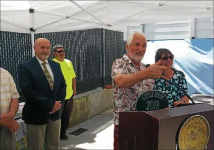  ?? KEITH WHITCOMB -- KWHITCOMB@DIGITALFIR­STMEDIA.COM ?? Bruce King (center) thanks everyone involved in helping his home on 4th Street win the 2018Best Rehab Award from the Troy Little Italy Quality of Life Committee. To the right is his wife, Nancy, to the left is Mayor Patrick Madden.