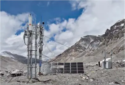  ??  ?? The 5G base station built at an altitude of 5,300 meters on Mount Qomolangma in southwest China’s Tibet Autonomous Region. — CFP