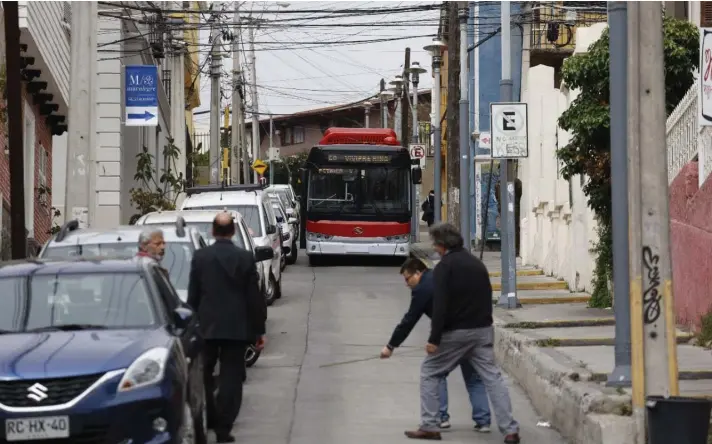  ?? ?? ► Se dispondrán de 100 buses para sectores como Gómez Carreño, en Viña, y los cerros Polanco y Las Cañas, en Valpara{iso.