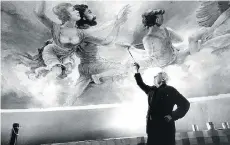  ?? GLENN BAGLO/ FILES ?? Anthony Heinsberge­n works on a mural in 1976 for the Orpheum Theatre. Heinsberge­n was the original decorator.