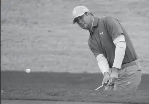  ?? The Associated Press ?? ONE TO CATCH: Hudson Swafford chips to the 11th hole as he shoots a second 65 for the lead Friday in the CareerBuil­der Challenge tournament in La Quinta, Calif