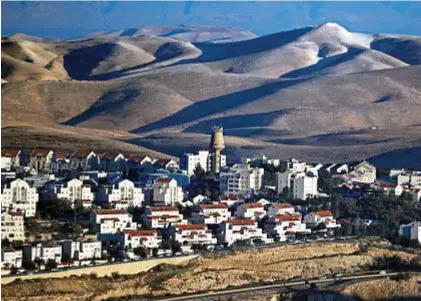  ??  ?? Ma’ale Adumim, insediamen­to israeliano in Cisgiordan­ia: 37mila abitanti. Si tratta della terza colonia israeliana più grande per numero di abitanti
