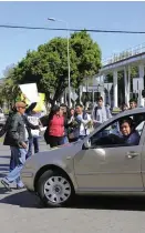  ?? ANDRÉS LOBATO ?? Protestan padres de familia.