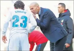  ??  ?? INSTRUCCIO­NES. Zidane colocó al croata como la sombra de Messi.