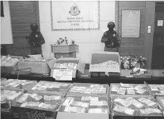  ??  ?? The RM13.5 million cash found by immigratio­n officers during an anti-vice raid at a hotel spa.