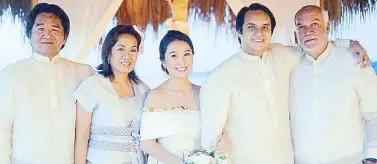  ??  ?? The newlyweds with their parents Toshi and Joy Onozawa and Ramon Jarque