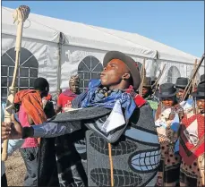  ?? Picture: LULAMILE FENI ?? HUGE STEP: Bhisho legislatur­e senior manager Thembekile Xaba Mzantsi’s Akohlulwa Mzantsi, celebrates his homecoming son,