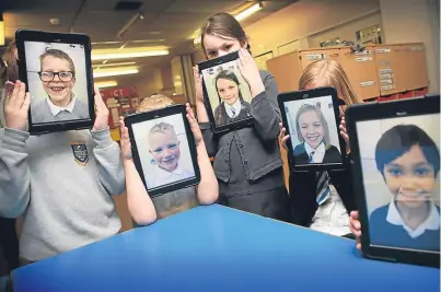  ?? Picture: Stewart Attwood. ?? Tech-savvy Tulliallan Primary School pupils, from left: Donnie Johnstone, Josh Duffin, Sophie Kennedy, Lilly Stewart and Taylor Diazmac.