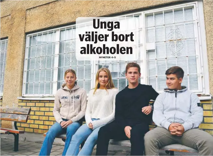  ?? FOTO: ULRICA ANDERSSON ?? ELEVER. Tyra Gullstedt, Melina Blomqvist, Hugo Lind och Sebastian Heinonen går i nian på Ängskolan.