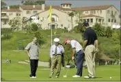  ?? REED SAXON — THE ASSOCIATED PRESS, FILE ?? With the clubhouse in the background, Duffy Waldorf takes a practice putt at the 10th green as veteran teaching pro Eddie Merrins, in the tie, and golfer Arron Oberholser, right, watch during a practice session for the Nissan Open at Riviera Country Club, Feb. 18, 2003, in Los Angeles.