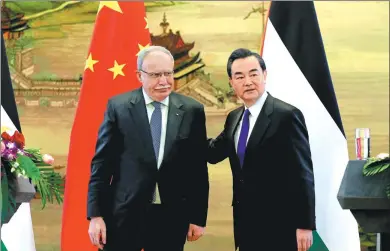  ?? WANG ZHUANGFEI/ CHINA DAILY ?? Foreign Minister Wang Yi and his Palestinia­n counterpar­t Riad al-Malki meet with reporters at the Foreign Ministry in Beijing on Thursday. Wang urged the resumption of peace talks between Palestine and Israel.