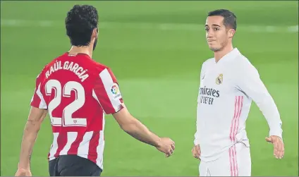  ?? FOTO: EFE ?? Raul García , con un doblete, aprovechó los dos graves errores de Lucas Vázquez dando el pase a la final a los vascos