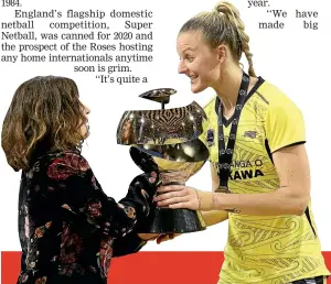  ?? GETTY IMAGES ?? Pulse captain Katrina Rore receives the ANZ Premiershi­p club trophy in June.