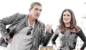  ??  ?? Guardó silencio. Antonio Banderas cuenta que Salma nunca le contó nada sobre el asunto.