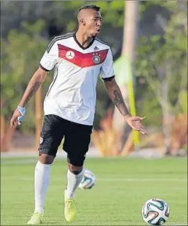  ?? MATTHIAS SCHRADER / AP ?? Jérôme Boateng, en l’entrenamen­t amb Alemanya